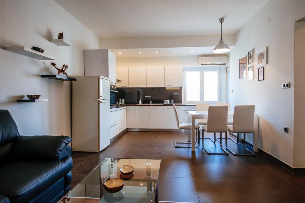 Golden Bridge Apartment With Private Parking ซาดาร์ ห้อง รูปภาพ